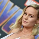 Brie Larson, de Capitã Marvel, pediu à Marvel que introduza seu primeiro super-herói LGBT+.