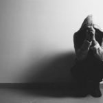 Redução de serotonina dificulta controle da agressividade e causa mau humor