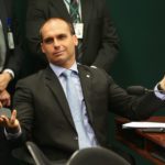 Eduardo Bolsonaro diz que bombas nucleares garantem paz