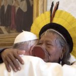 Papa Francisco recebe líder indígena Raoni em defesa da Amazônia