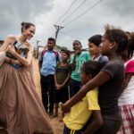 Angelina Jolie pede ajuda internacional para 20.000 crianças venezuelanas durante visita a Colômbia