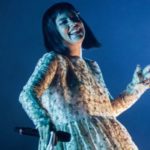 Lily Allen dedica single 'Fuck You' a Bolsonaro
