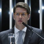 Ministro do Meio Ambiente é vaiado durante sessão do Congresso
