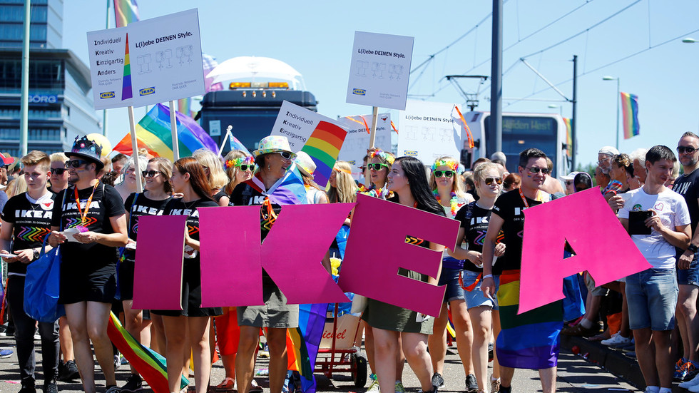 Gay Pride com funcionários da IKEA