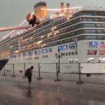 Navio de cruzeiro perde controle e causa pânico em Veneza