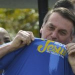 Bolsonaro diz: “família é homem e mulher” e “Ideologia de gênero é coisa do capeta”