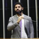 Glenn e David Miranda dão resposta à acusação do Coaf