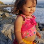 Menina de dois anos morre após ser deixada em carro enquanto a mãe bebia