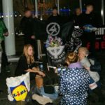 Neonazistas distribuem sopa apenas a moradores de rua brancos