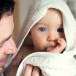 Por que a forma como falamos com crianças pode afetá-las na vida adulta