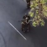 Vídeo mostra policiais chilenos suspeitos de cheirar cocaína antes de reprimir protestos