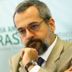 ‘Égua sarnenta e desdentada’: Ministro da Educação ofende usuários no Twitter