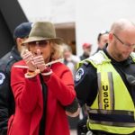 Jane Fonda é presa pela 4ª semana consecutiva em protesto em manifestação pelo clima.
