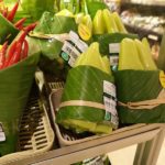 Supermercados na Ásia estão usando folhas de bananeira em vez de embalagens plásticas