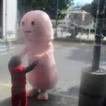 Mascote anti-HIV com forma de pênis é banido de cidade
