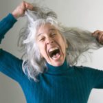 Estudo explica como o stress deixa seu cabelo branco