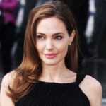 Angelina Jolie doa R$ 5 milhões para manter merenda de alunos na quarentena