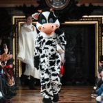 Stella McCartney usa passarela para protestar contra exploração animal na Paris Fashion Week