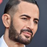 Marc Jacobs defende manifestantes mesmo após ter loja vandalizada durante protestos antirracismo