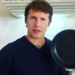 James Blunt revela que adotou dieta carnívora para irritar veganos e ficou doente