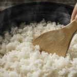 Cientistas ensinam truque para cozinhar arroz que remove o arsênio mantendo os nutrientes