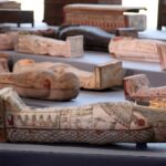 Egito anuncia descoberta de mais de 100 sarcófagos com cerca de 2,5 mil anos
