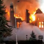 Mais Igrejas católicas em comunidades indígenas são incendiadas no Canadá