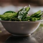 Comer espinafre pode proteger contra o câncer de cólon