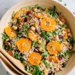 Salada de quinoa com laranja, cranberry e hortelã