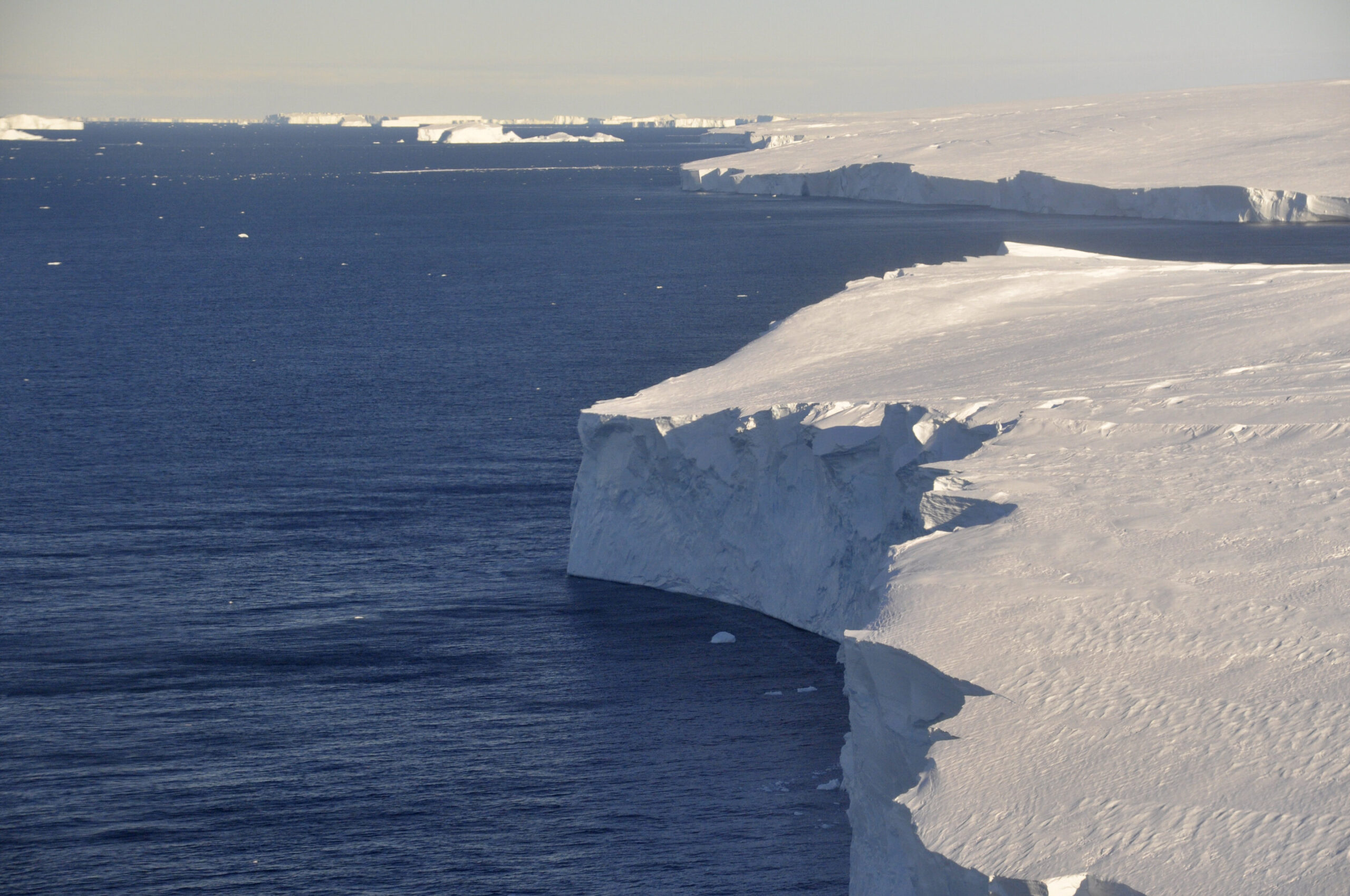 Cientistas exploram Thwaites, a geleira do 'fim do mundo' da Antártica