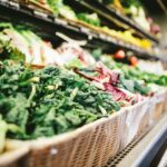 Como as dietas à base de plantas não apenas reduzem nossa pegada de carbono, mas também aumentam a c...