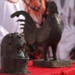 Nigéria devolve Duas relíqueas de bronze roubadas de Benin ao tradicional Palácio Real