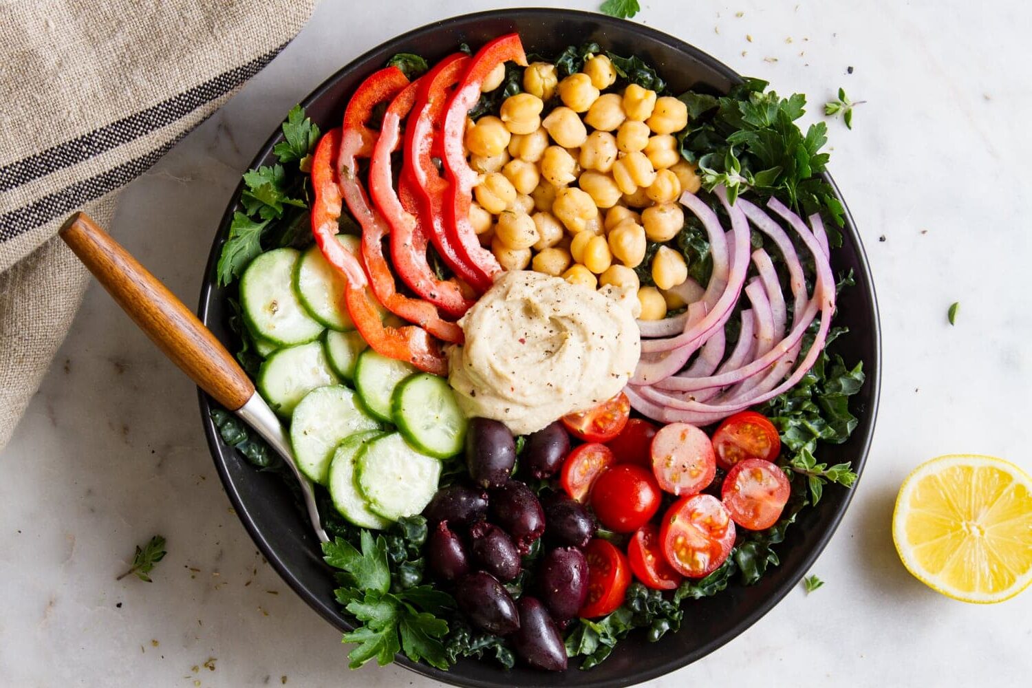 Salada mediterrânea de couve kale