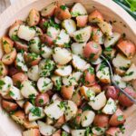 Salada de batata com ervas frescas