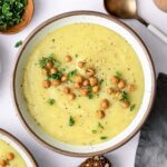 Sopa cremosa de batata e alho-poró vegana