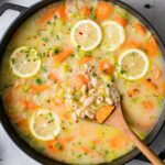 Sopa de feijão branco, alecrim e limão