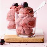 Sorvete vegano de cereja e banana