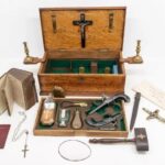 Misterioso 'kit matador de vampiros' é leiloado por US$ 15.600