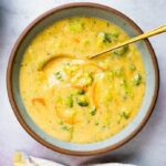 Sopa cremosa de batata com brócolis
