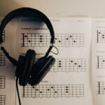 Descobriu-se que os músicos ouvem e apreciam música mais alta do que os não-músicos