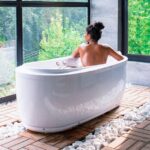 Fezes, urina e suor, o quão nojento é aquele banho relaxante de hidromassagem?