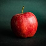 Alimentos ricos em flavonol, como maçãs e amoras, podem diminuir as chances de desenvolver fragilida...
