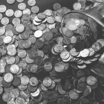Aceitar o dinheiro agora ou mais tarde? A escassez financeira não leva a decisões erradas