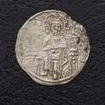 Moeda de 700 anos representando Jesus e o rei medieval descoberta na Bulgária