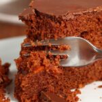 Algo fascinante acontece quando você coloca resíduos de chá e café em bolos