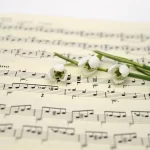 O estudo de escuta focada explora os encantos curativos da música