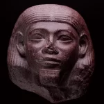 Um menino escocês que procurava batatas encontrou uma 'obra-prima da escultura egípcia' nas dependên...