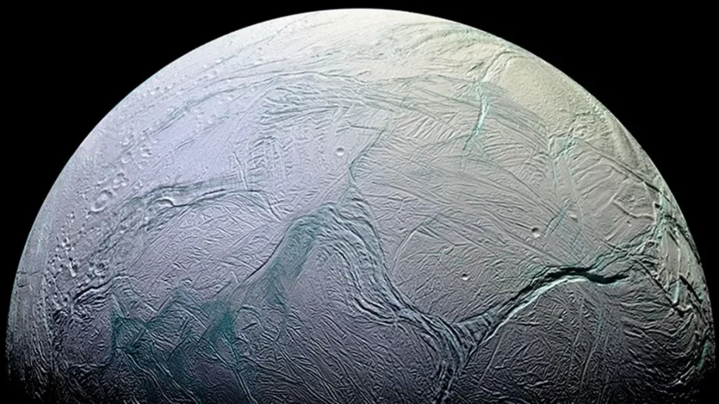 Encélado, uma lua de Saturno.