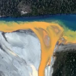 Derretimento do parmafrost com metal tóxico deixa rios do Alasca laranjas e ácidos como vinagre