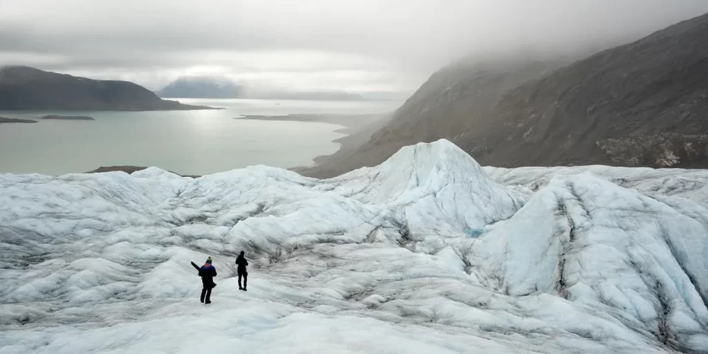 Dois cientistas nem uma geleira em  Svalbard